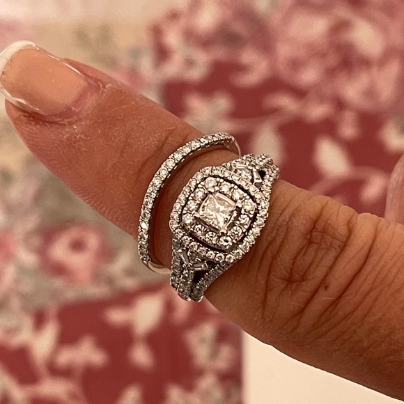 WEDDING RING SET - Picture 13 of 16